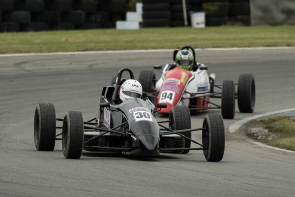 2016_formula_ford_#30 Liam Lawson leads #94 Michael Collins at Timaru NZF1600 Rnd1 2016