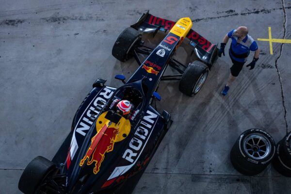 Liam Lawson #5 Carlin, during the pre-season test of the FIA Formula 2 Championship at Bahrain International Circuit, in Bahrain on March 2 - 4, 2022. // Dutch Photo Agency / Red Bull Content Pool // SI202203040397 // Usage for editorial use only //