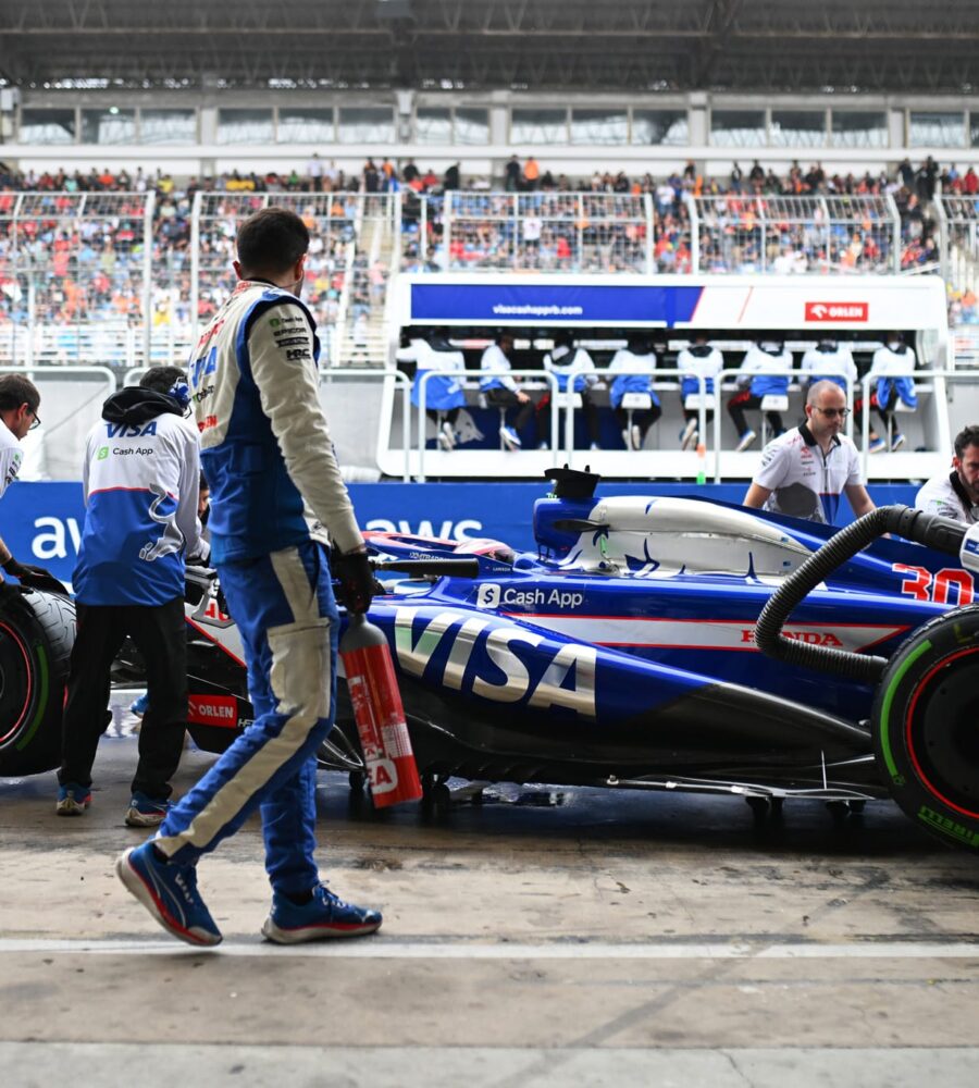 liam_lawson_f1_driver_brazil_november_1_3_redbull_15