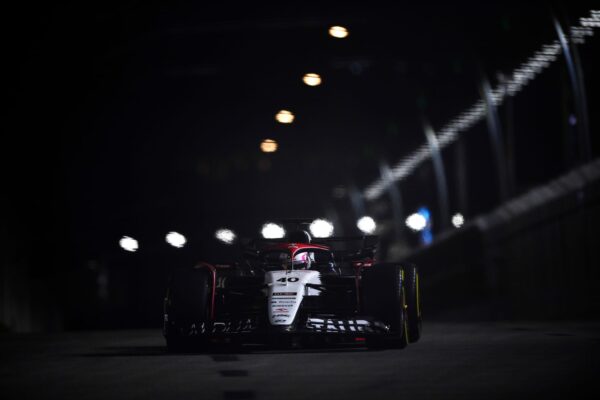 liam_lawson_racing_f1_16_singapore_2023_7