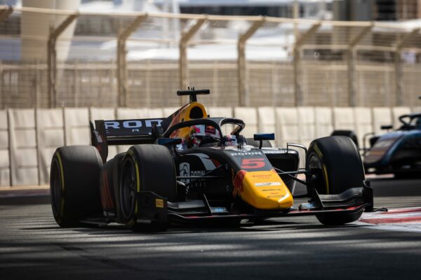 liam_lawson_yas_island_abu_dhabi_f2_2022_2