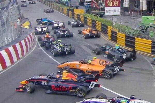 macau_grand_prix_66th_Liam blocked in